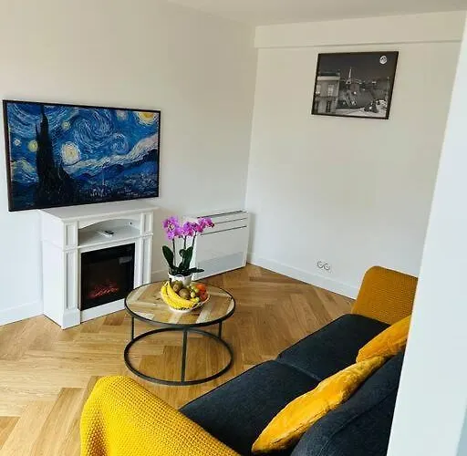 An Exceptional Apartment, 20 Min Paris, 10 Min Orly Airport, 30 Min Disney, 25 Min Versailles, Parking Free