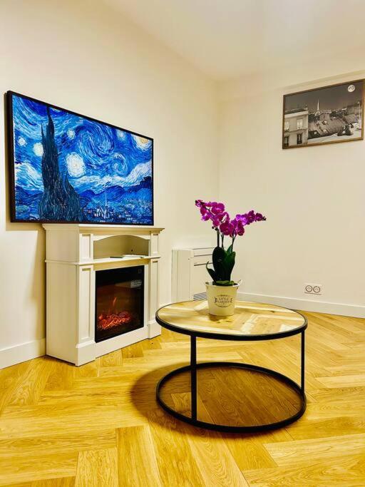 An Exceptional Apartment, 20 Min Paris, 10 Min Orly Airport, 30 Min Disney, 25 Min Versailles, Parking Free * Antony