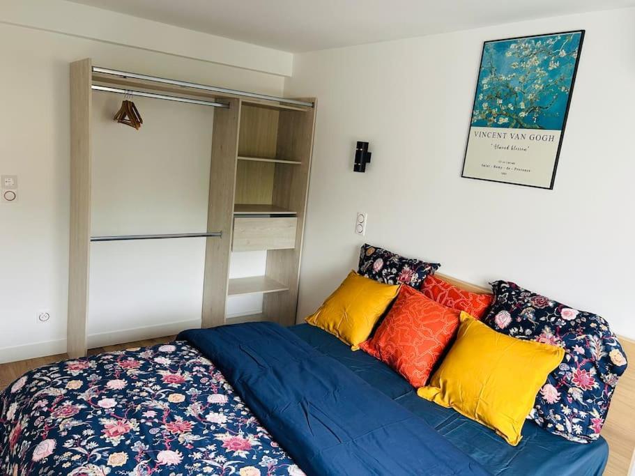 An Exceptional Apartment, 20 Min Paris, 10 Min Orly Airport, 30 Min Disney, 25 Min Versailles, Parking Free *