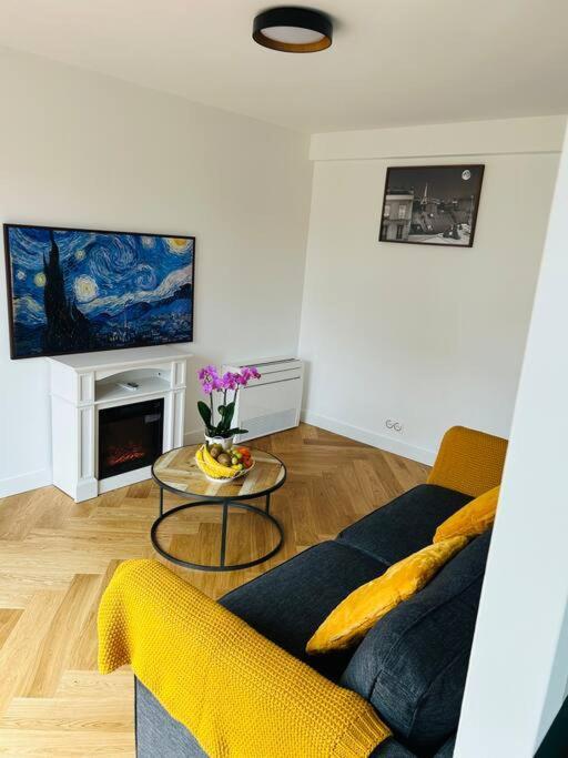 An Exceptional Apartment, 20 Min Paris, 10 Min Orly Airport, 30 Min Disney, 25 Min Versailles, Parking Free Apartment