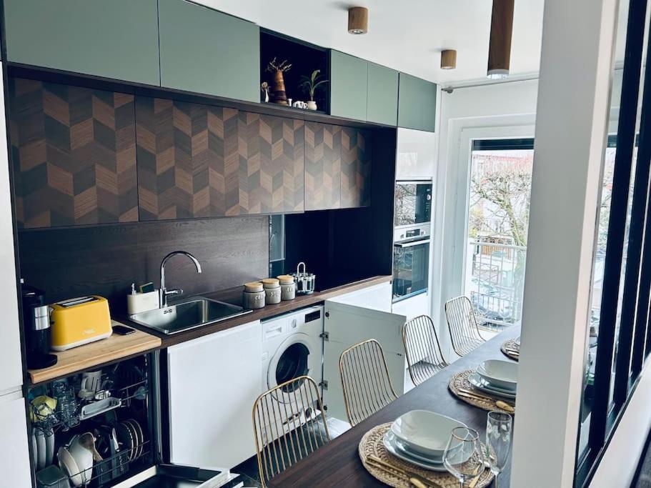 Apartment An Exceptional Apartment, 20 Min Paris, 10 Min Orly Airport, 30 Min Disney, 25 Min Versailles, Parking Free *