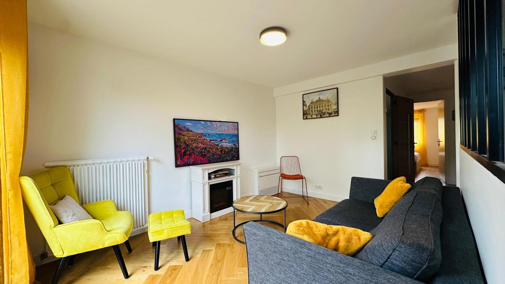 An Exceptional Apartment, 20 Min Paris, 10 Min Orly Airport, 30 Min Disney, 25 Min Versailles, Parking Free Apartment Antony