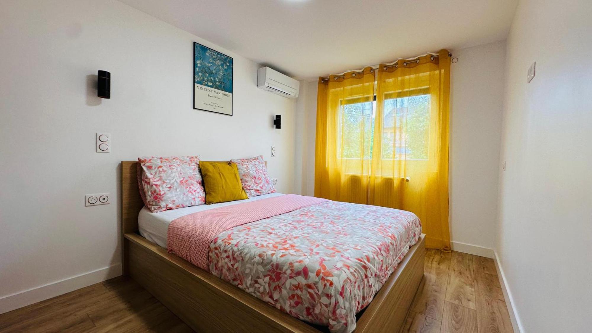 An Exceptional Apartment, 20 Min Paris, 10 Min Orly Airport, 30 Min Disney, 25 Min Versailles, Parking Free * Antony