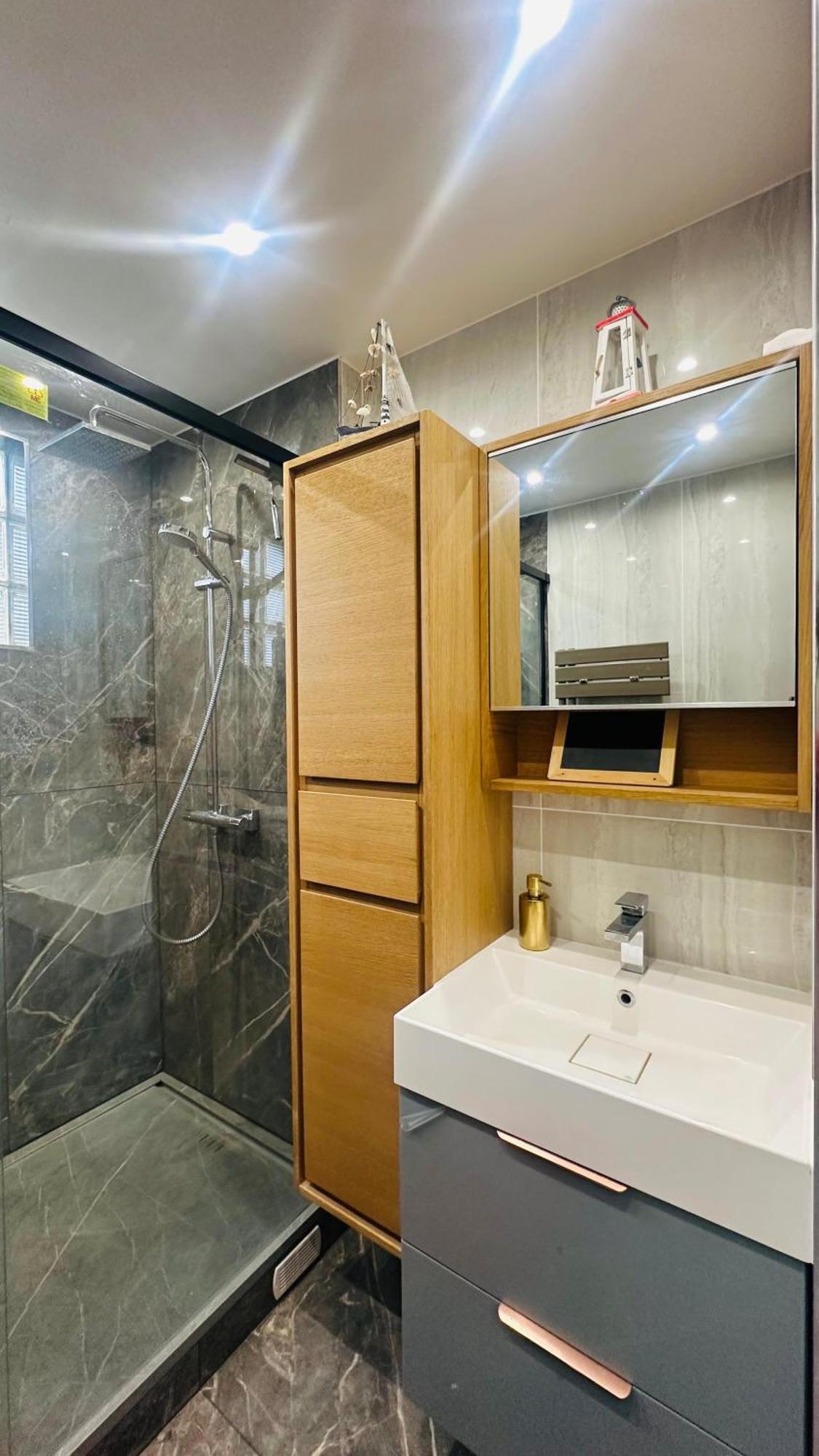 An Exceptional Apartment, 20 Min Paris, 10 Min Orly Airport, 30 Min Disney, 25 Min Versailles, Parking Free Apartment *