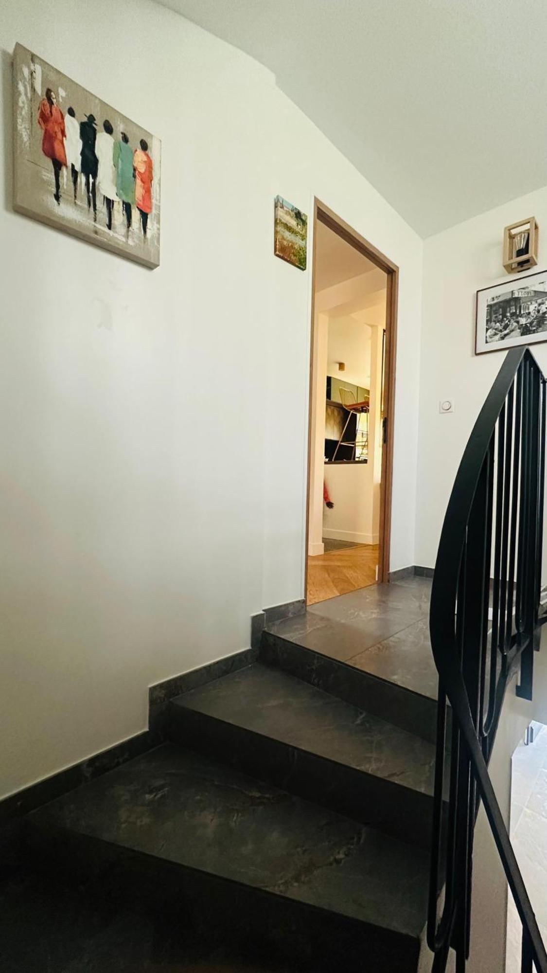 An Exceptional Apartment, 20 Min Paris, 10 Min Orly Airport, 30 Min Disney, 25 Min Versailles, Parking Free